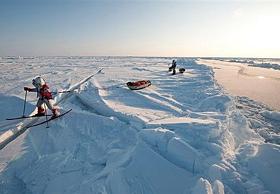 Exploradores cruzan el casquete polar rtico. 